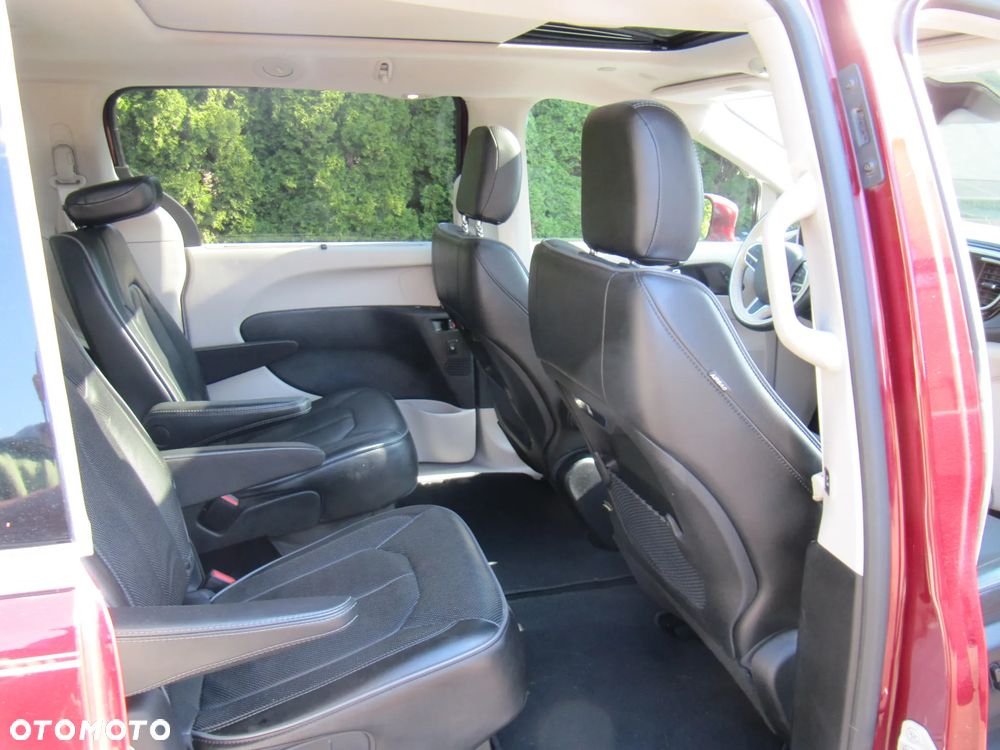 Chrysler Pacifica - 16