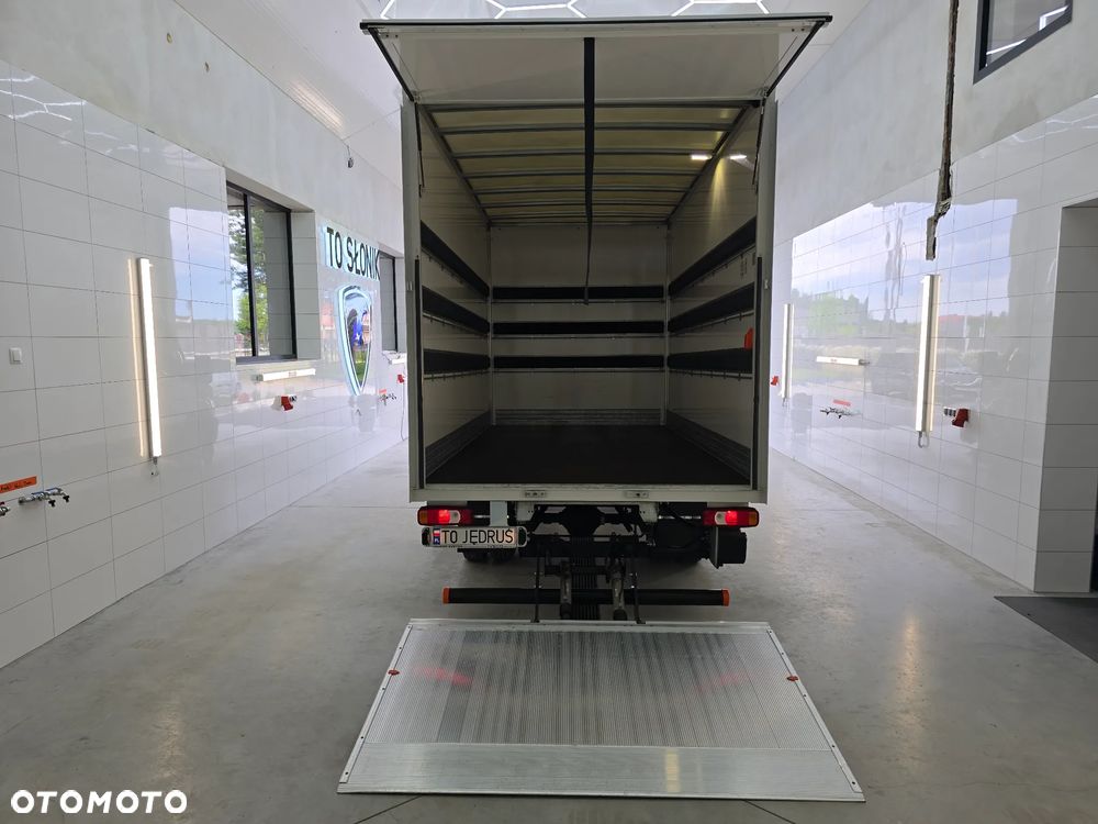 Iveco DAILY 35C16 / 50C16 KONTENER 8PALET WINDA DHOLLANDIA 750Kg 41Tyś km SERWIS ASO IVECO DO OSTATNIEGO Km STAN NOWY NOWY NOWY NA GWARANCJI BOGATA OPCJA WYPOSAŻENIA ASYSTENTY KIEROWCY TEMPOMAT KLIMA KAMERA COFANIA FOTEL KIEROWCY PNEŁMATYCZNY - 12