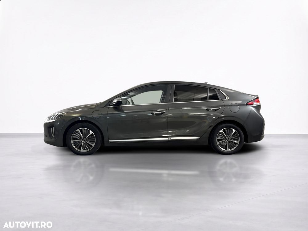 Hyundai IONIQ - 3