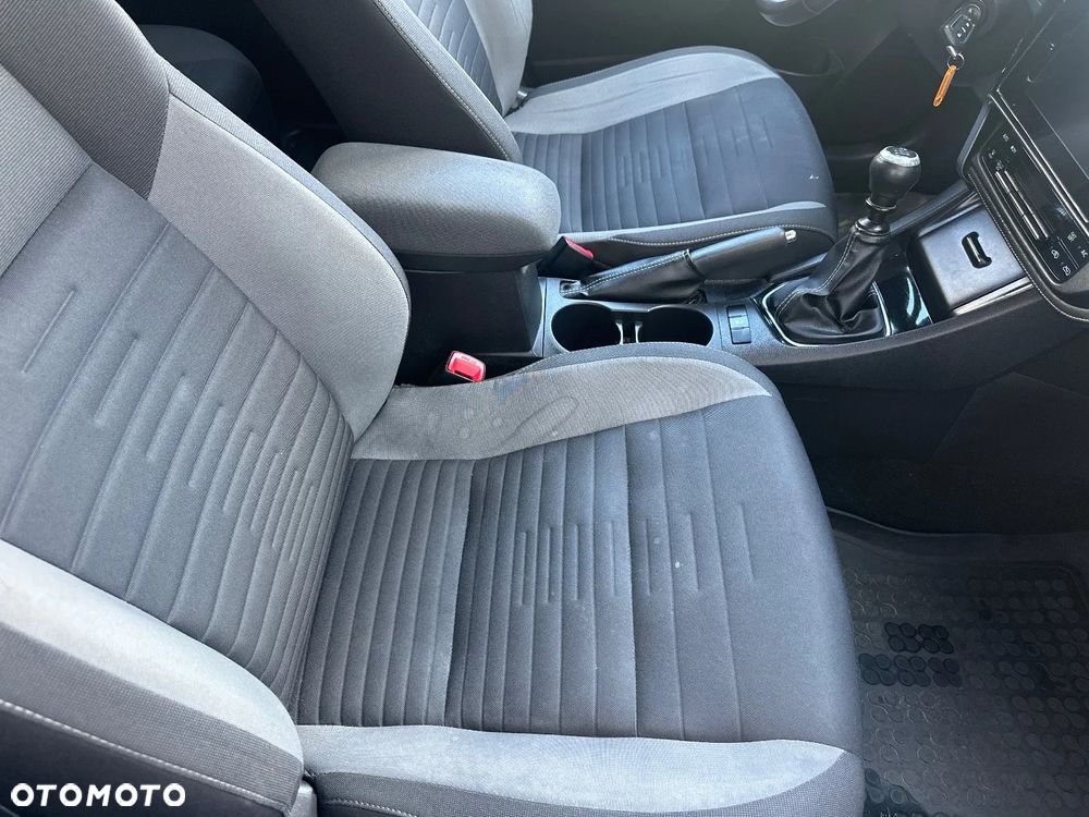 Toyota Auris 1.6 Prestige - 17