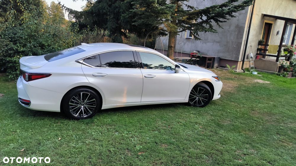 Lexus ES 300h Business Edition - 2