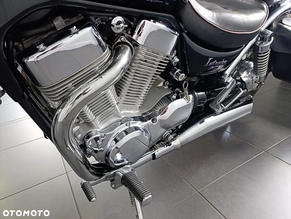 Suzuki Intruder - 8