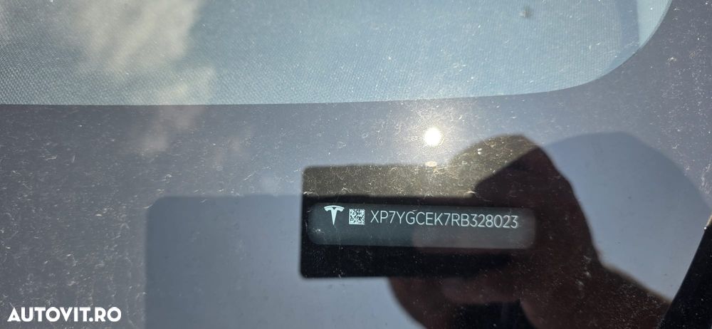 Tesla Model Y Long Range AWD Premium - 6