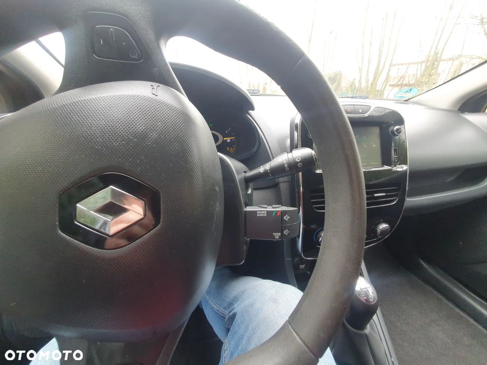 Renault Clio 1.2 16V 75 Life - 17