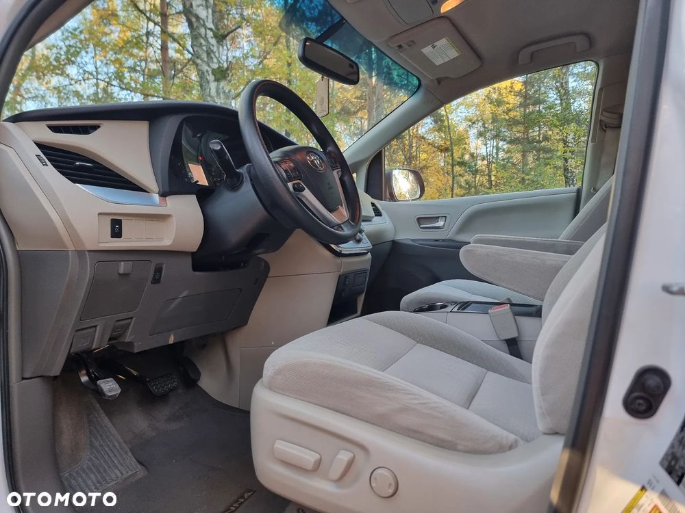 Toyota Sienna 3.5 V6 - 34