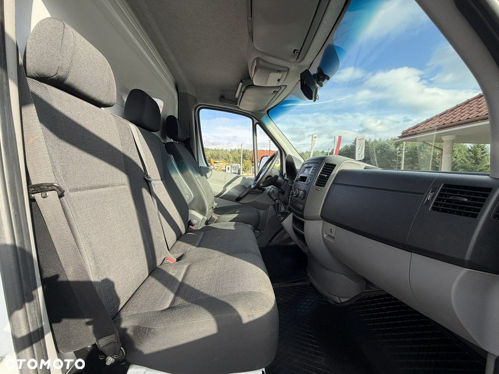 Mercedes-Benz Sprinter - 25
