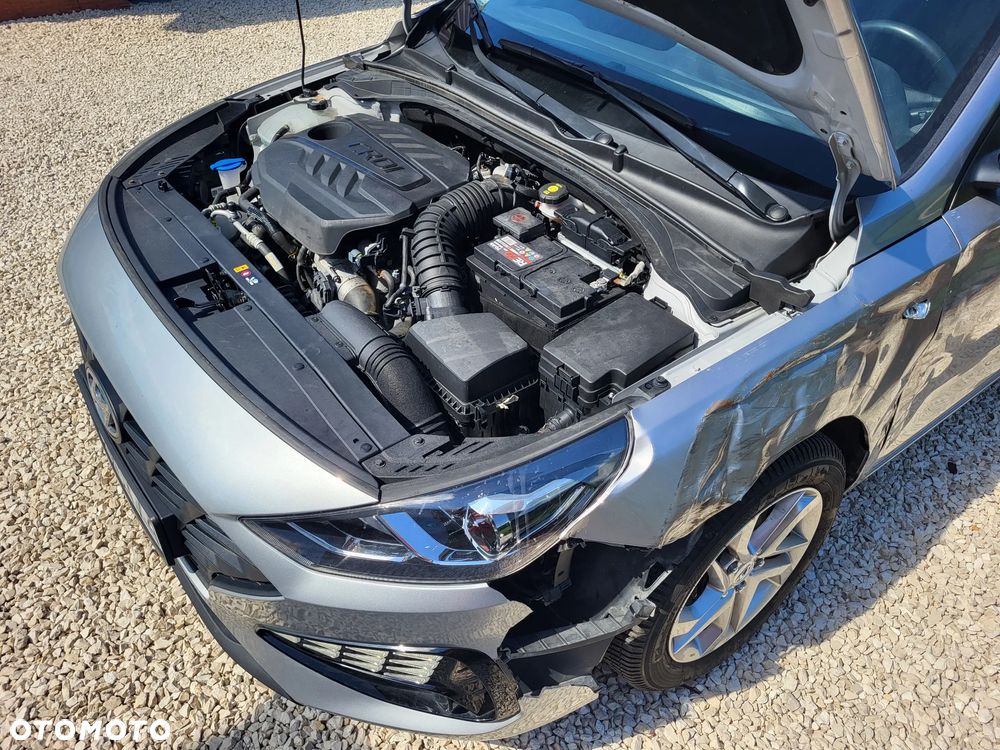 Hyundai i30 1.6 D Classic + - 21