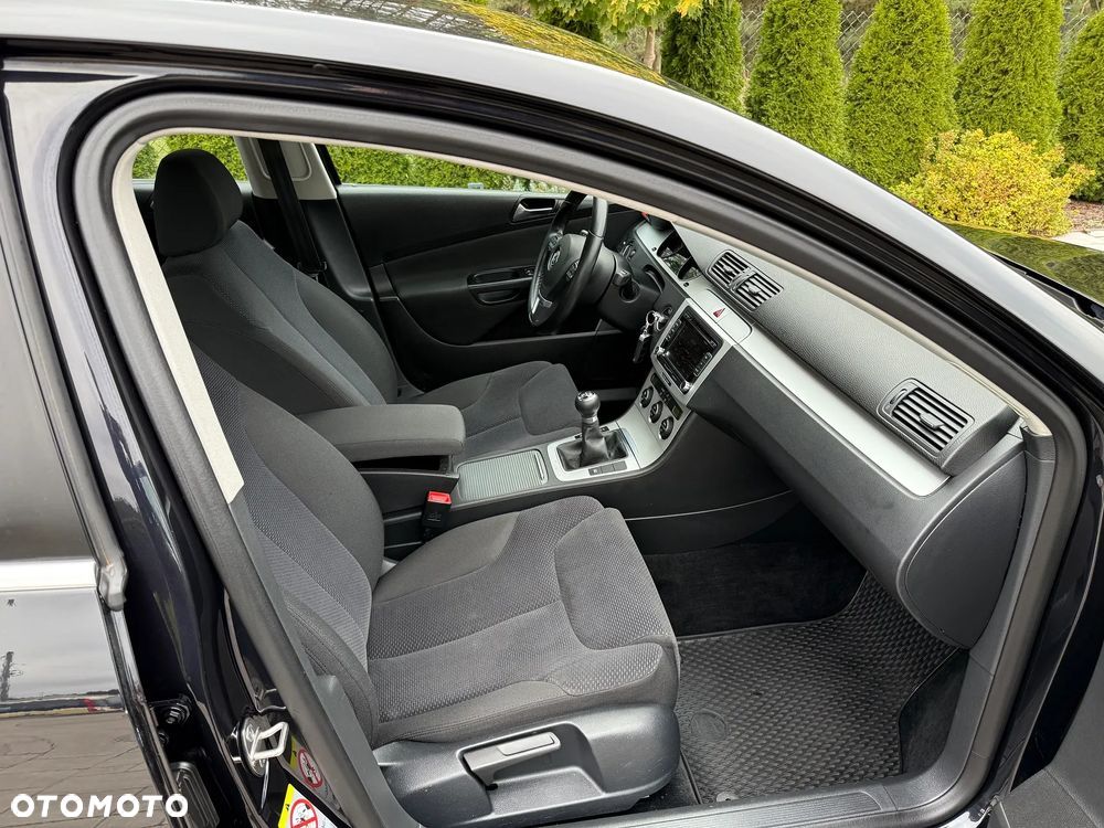 Volkswagen Passat 2.0 TDI Comfortline - 23