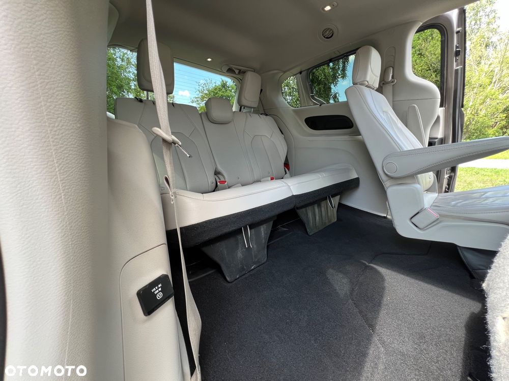 Chrysler Pacifica - 25