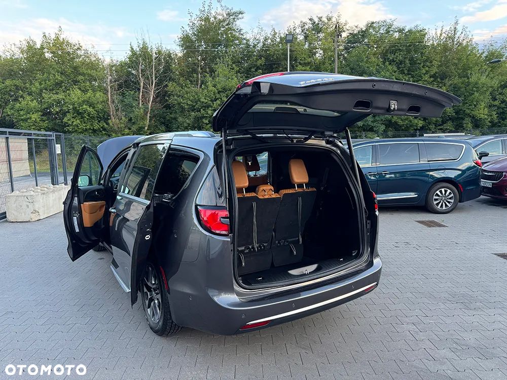 Chrysler Pacifica - 12