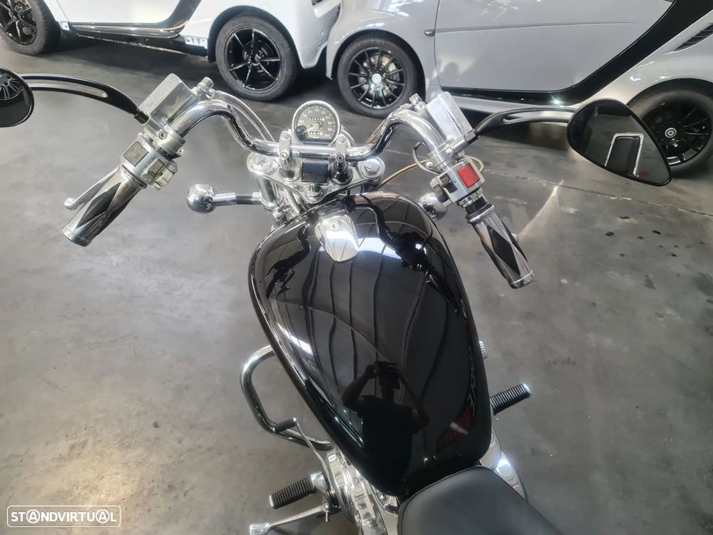 Suzuki Intruder - 12
