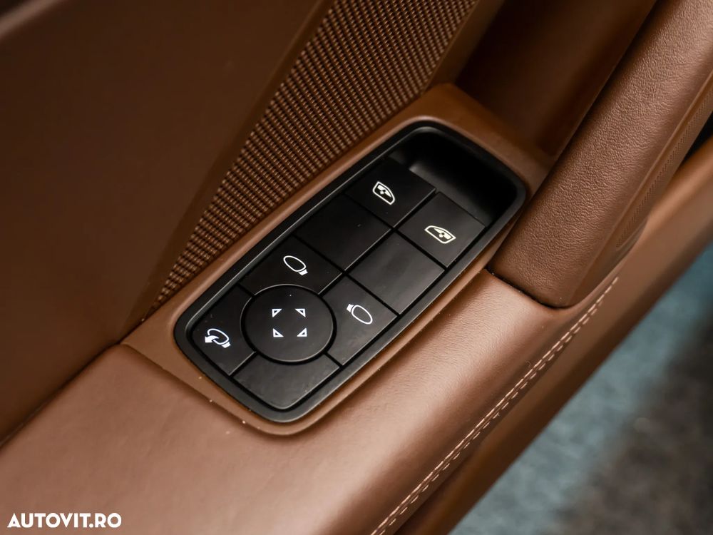 Porsche 911 Carrera 4S - 18