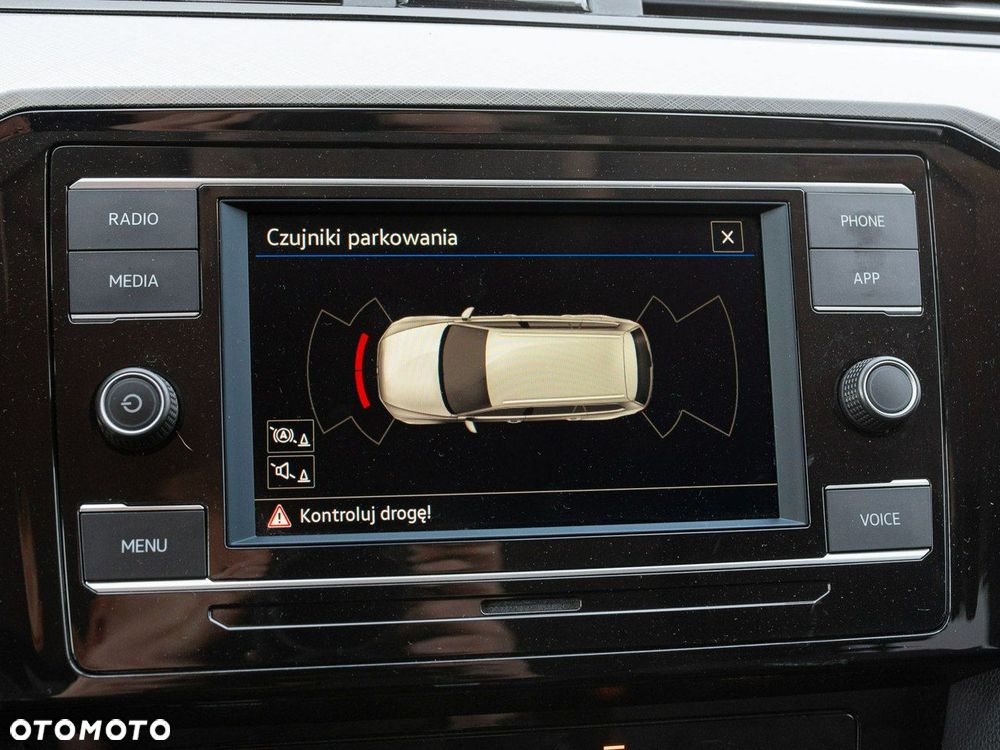 Volkswagen Passat - 25