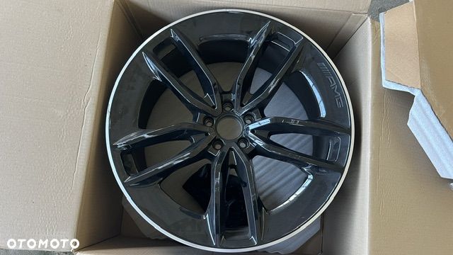 Oryginalna Felga tył z oponą Pirelli do Mercedes GLE w167 22'' czarne AMG - 1