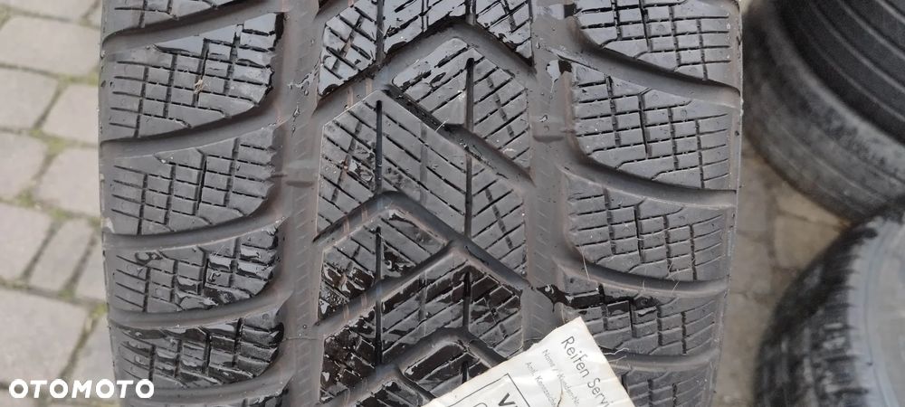 235/60/18 pirelli scorpion winter m0 - 1