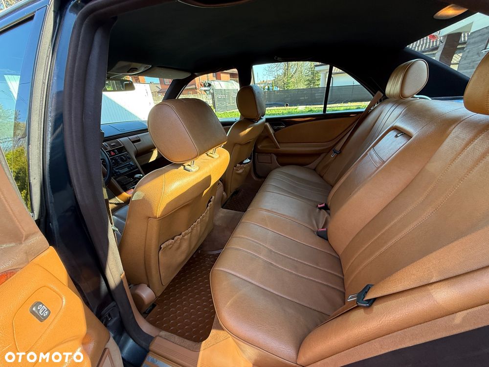 Mercedes-Benz Klasa E - 8