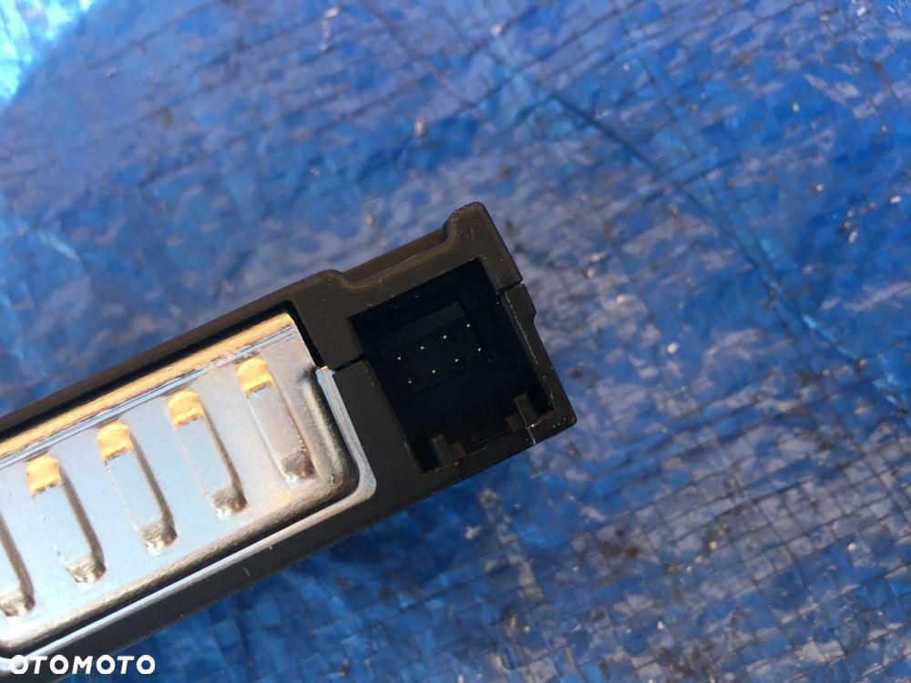 Audi A4 B9 A5 8W Q5 80A Port Gniazdo USB AUX 8W0035736 - 4