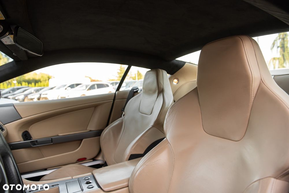 Aston Martin DB9 Touchtronic - 16