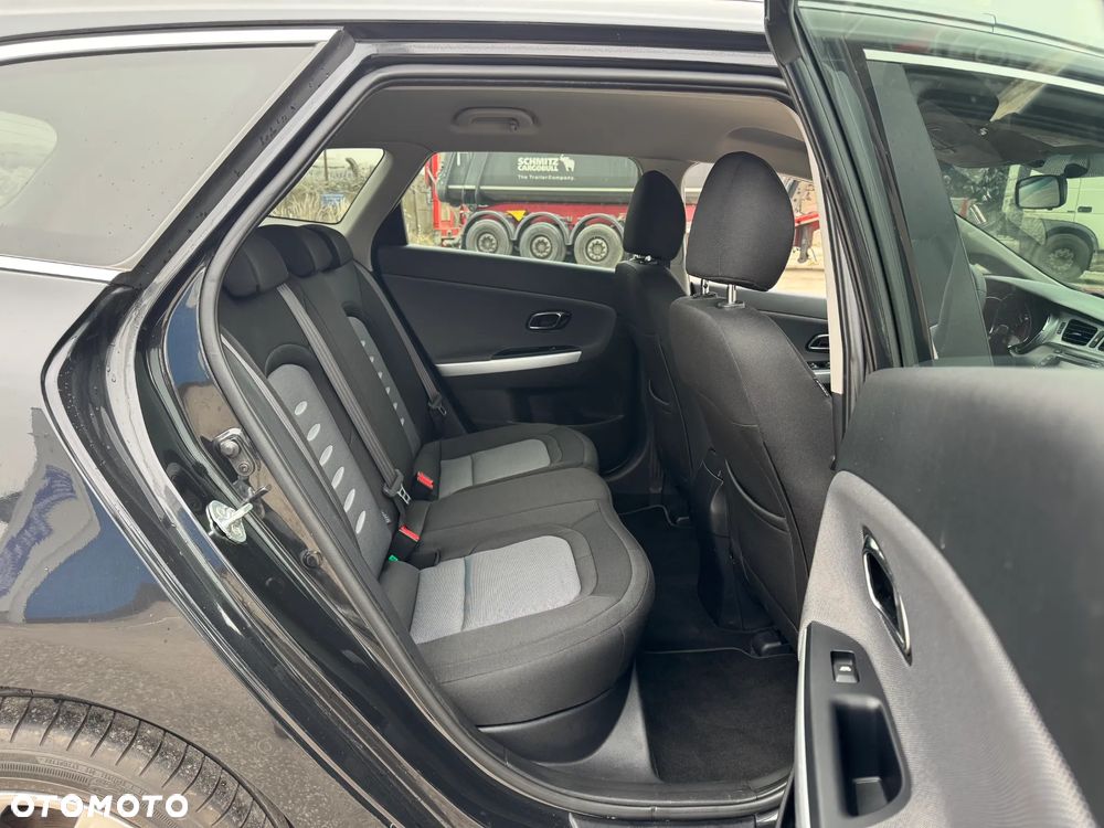 Kia Ceed 1.6 GDI Dream Team Edition - 29