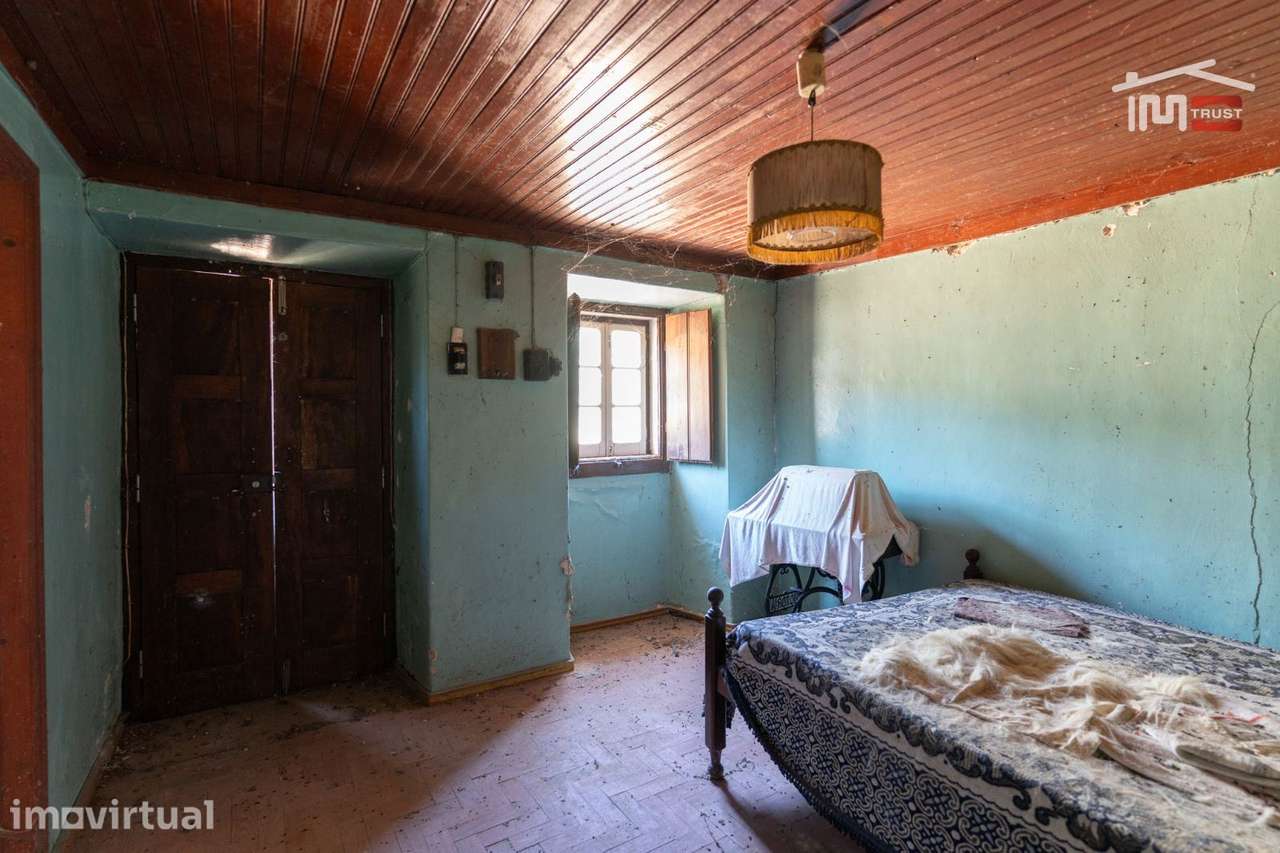 2 Moradias inseridas num terreno todo vedado com 1785 m2, poço, fur... - Grande imagem: 5/40