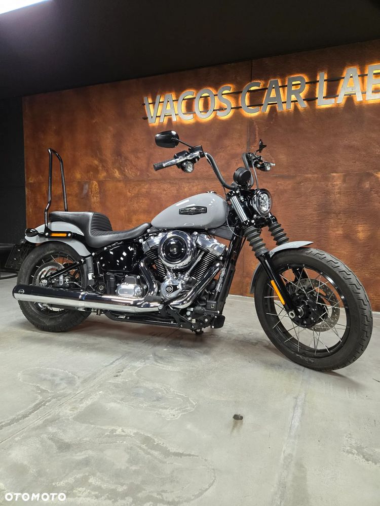 Harley-Davidson Softail Street Bob - 2