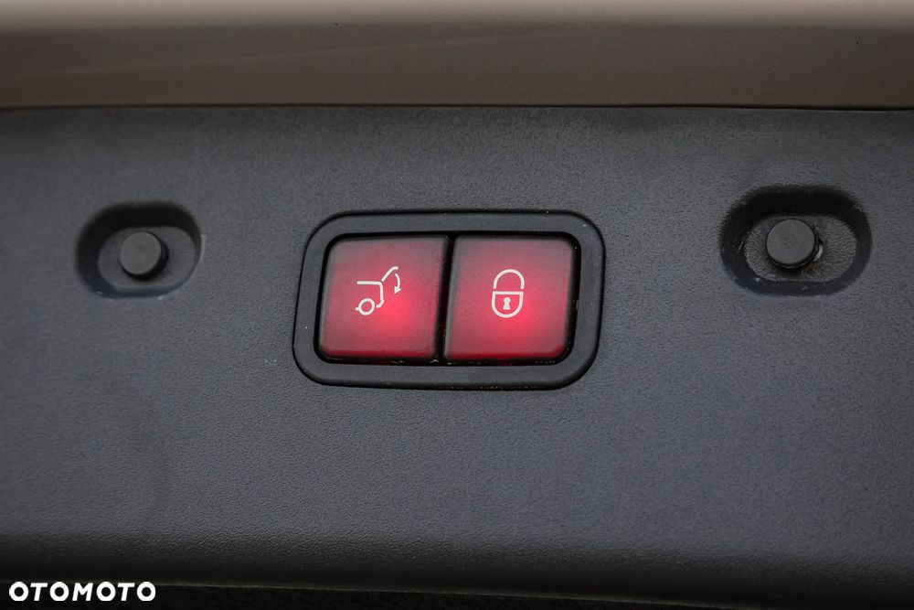 Mercedes-Benz Klasa E 500 4-Matic T Avantgarde - 29