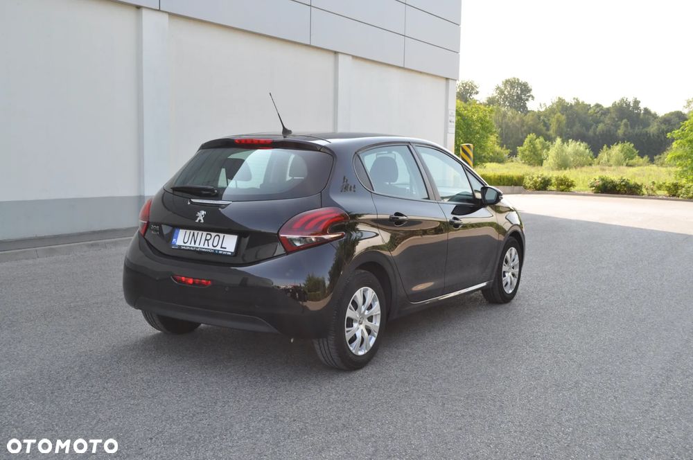 Peugeot 208 - 8
