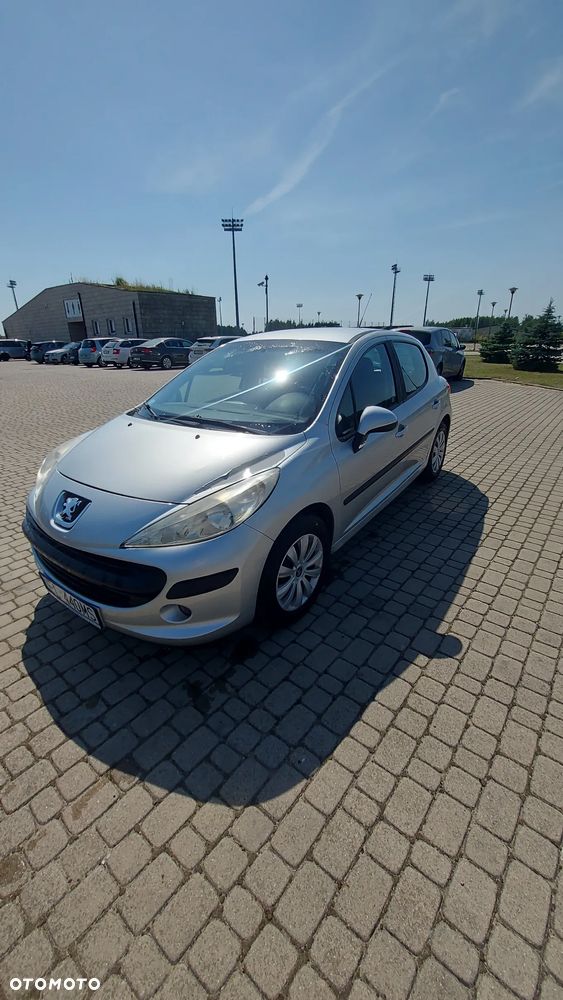Peugeot 207 - 1