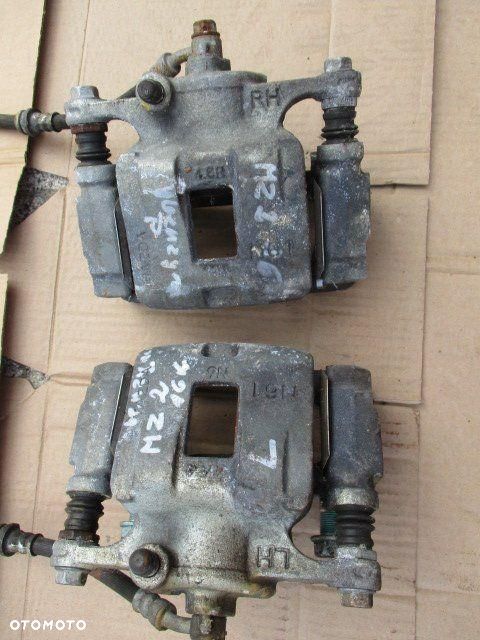 MAZDA 2 DJ ZACISK HAMULCOWY PRAWY LEWY PRZÓD 2017 - 2