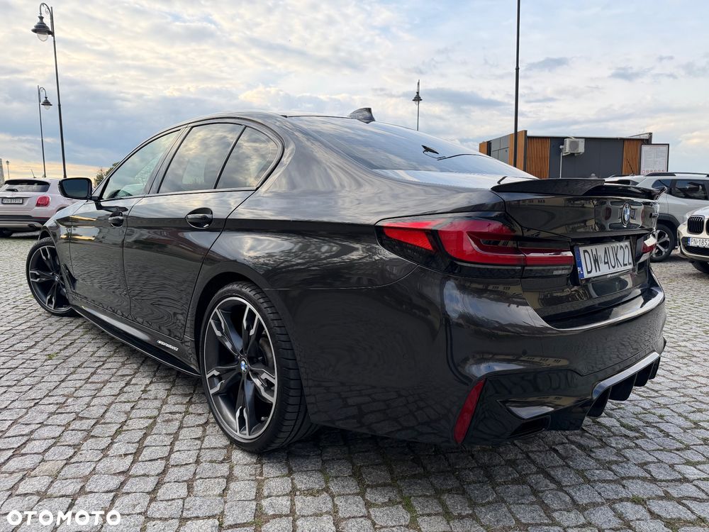 BMW Seria 5 M550i xDrive - 16