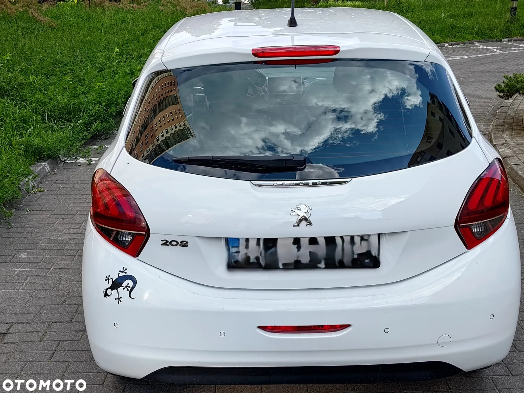 Peugeot 208 - 5