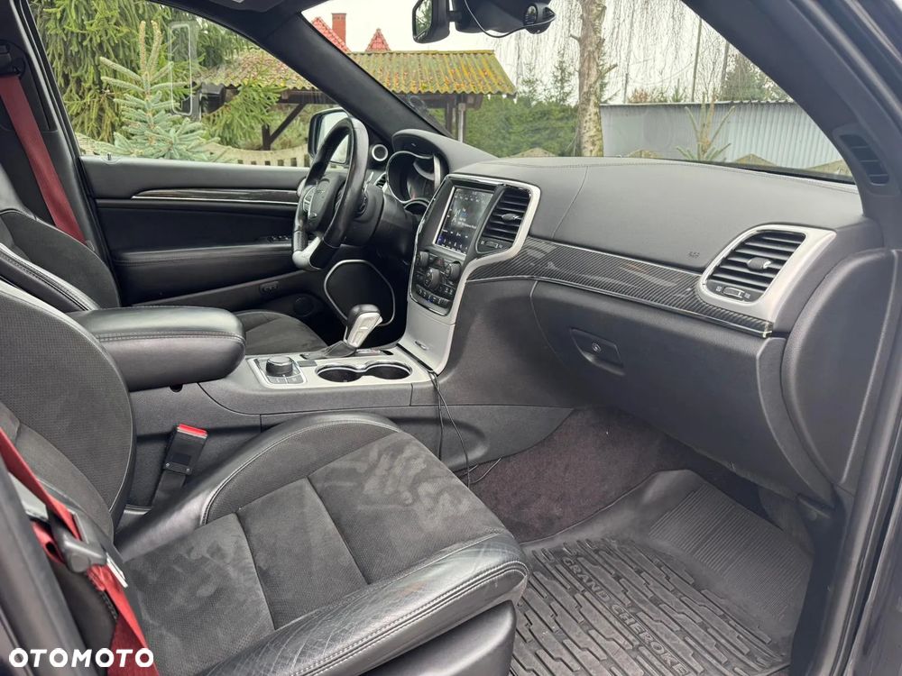 Jeep Grand Cherokee ver-6-4-v8-srt8 - 17