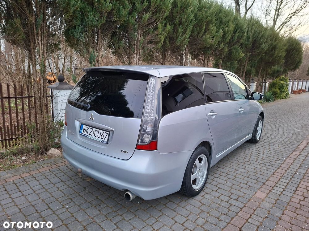 Mitsubishi Grandis - 9