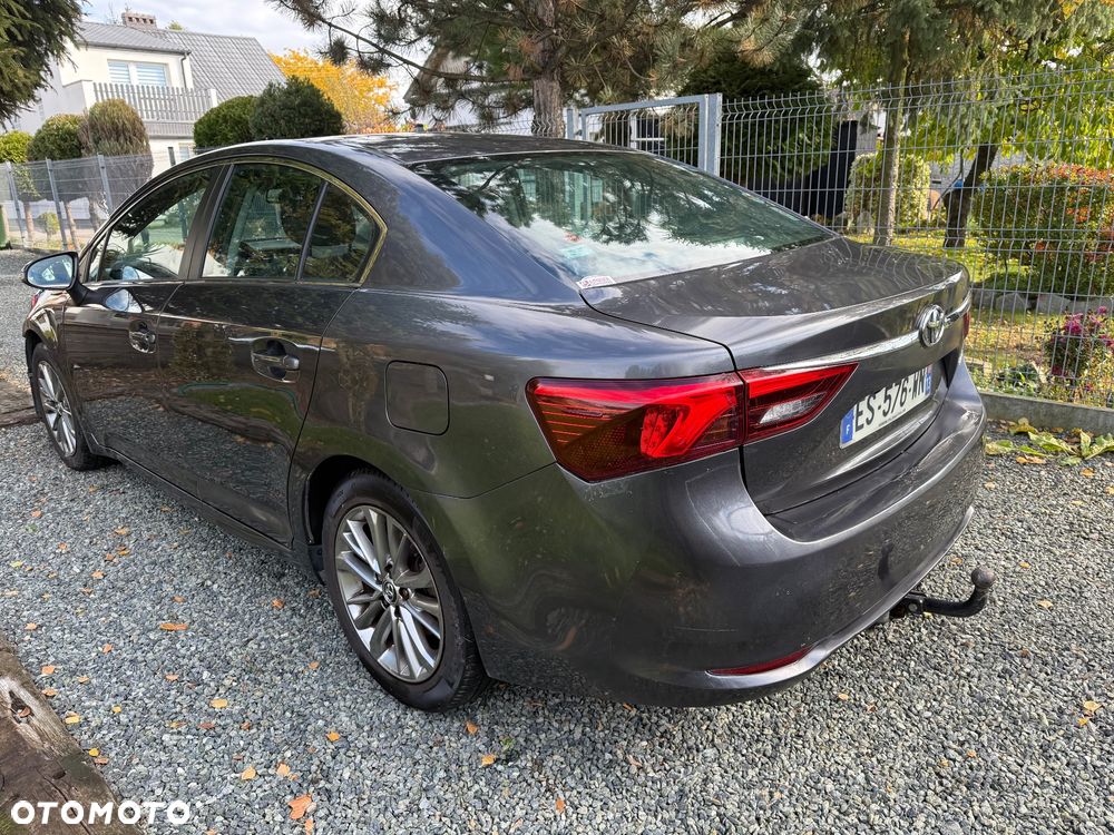 Toyota Avensis 1.6 Premium - 13