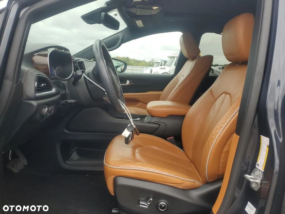 Chrysler Pacifica - 7