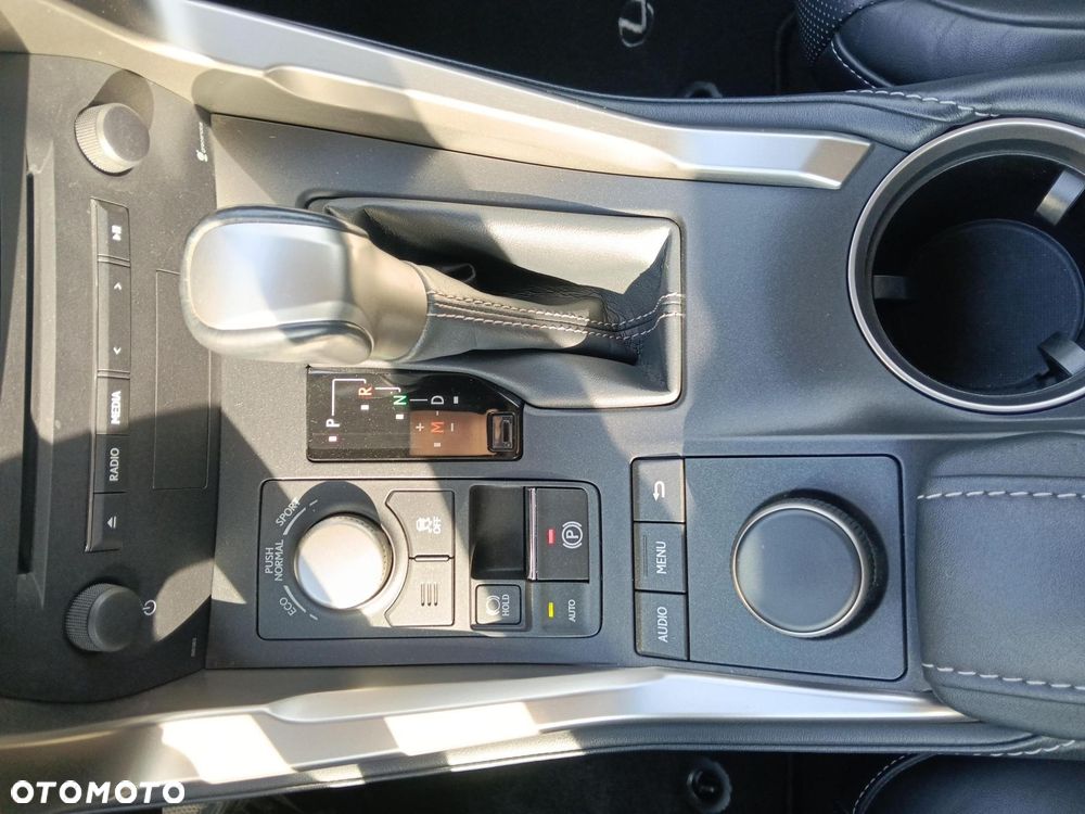 Lexus NX 200t Elite AWD - 24