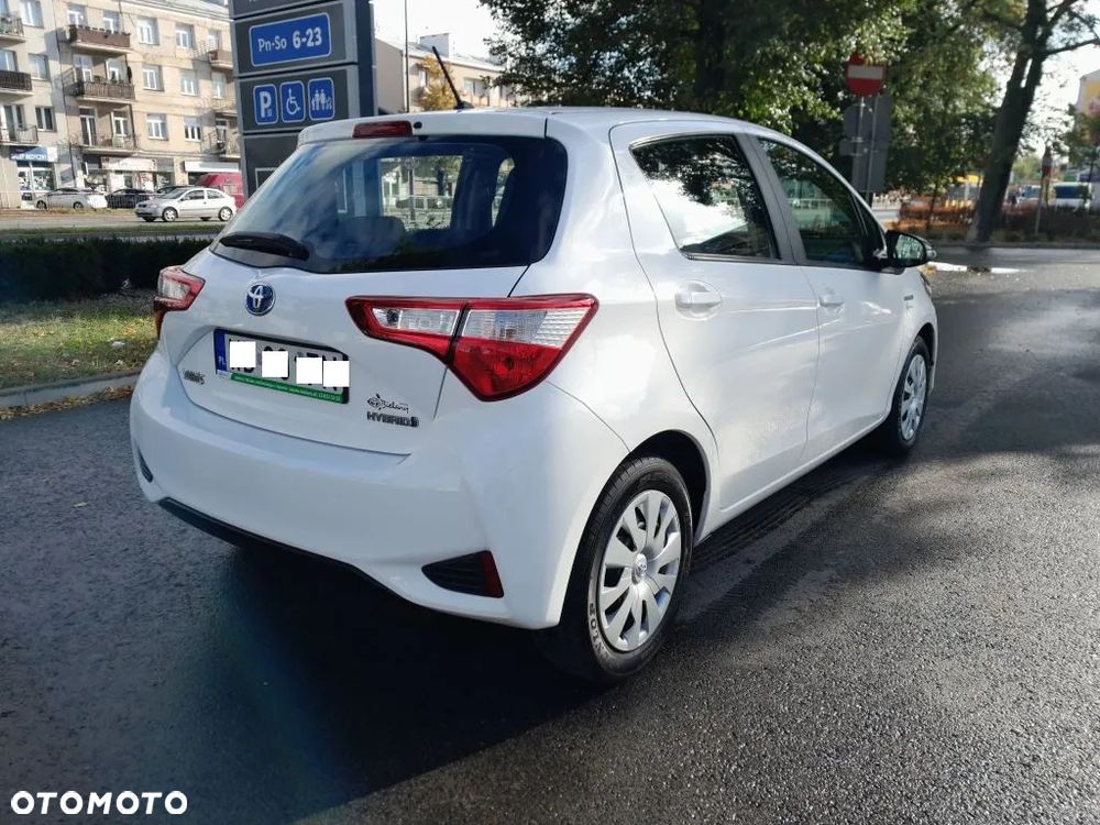 Toyota Yaris Hybrid 100 Active - 6