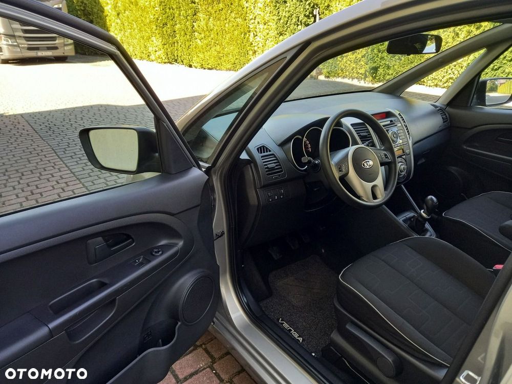 Kia Venga - 25