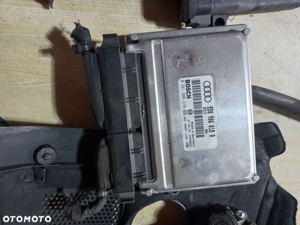 Sterownik komputer Audi 8D0906018Q 0261206318 - 1