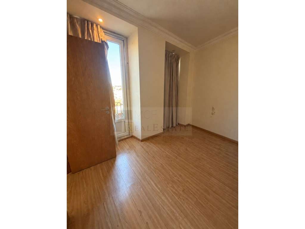 Apartamento T1 + 1 com sótão e luz natural na Rua da Oliveira ao Ca... - Grande imagem: 4/23