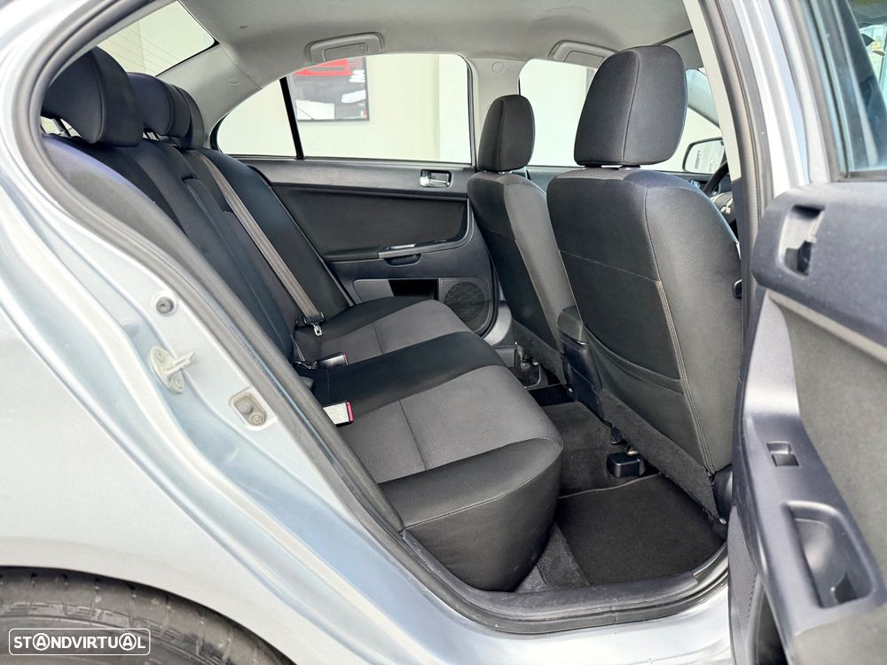 Mitsubishi Lancer 1.5 Invite - 18