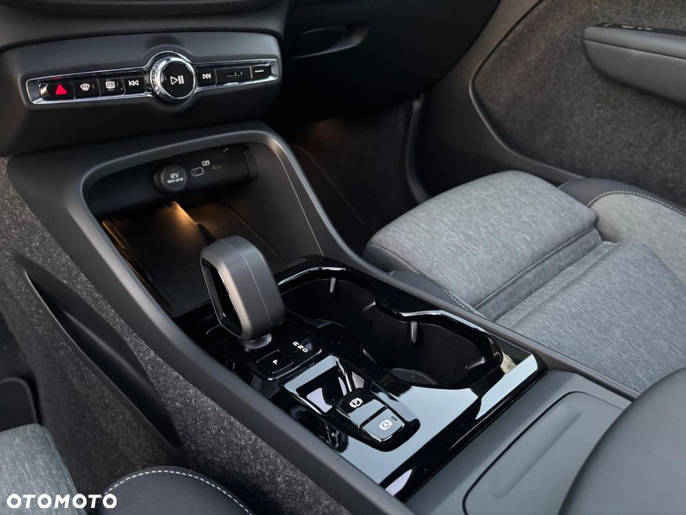 Volvo XC 40 B4 Ultra Black Edition - 38