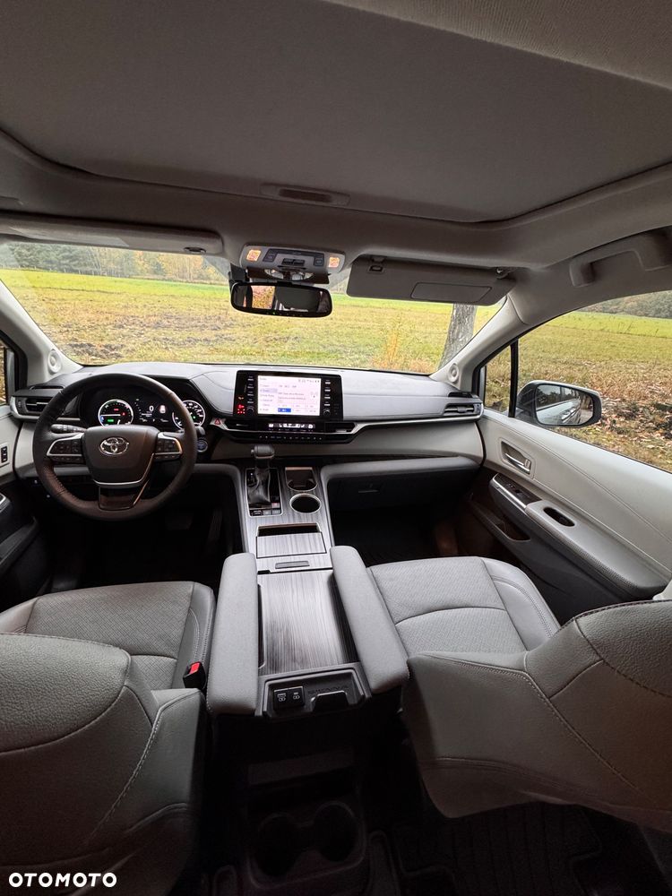 Toyota Sienna - 11