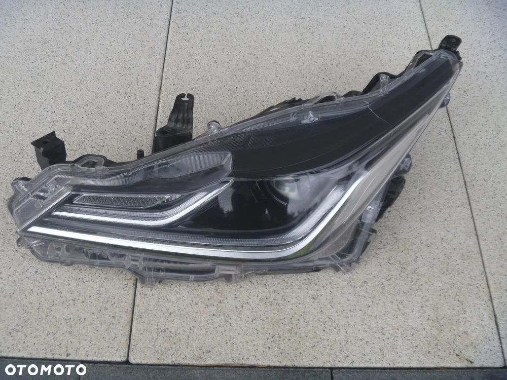 TOYOTA COROLLA E21 SEDAN ZDERZAK TYLNY ORYGINAŁ BEZ PDC - 12