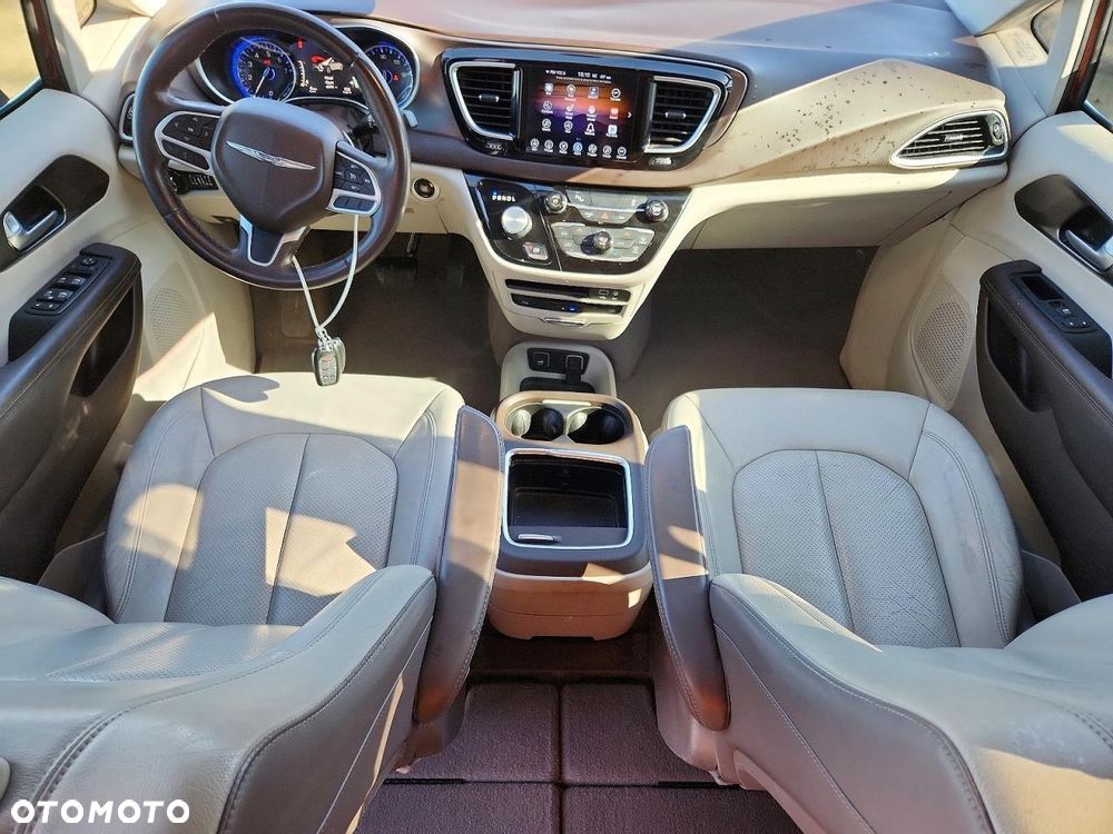 Chrysler Pacifica - 7