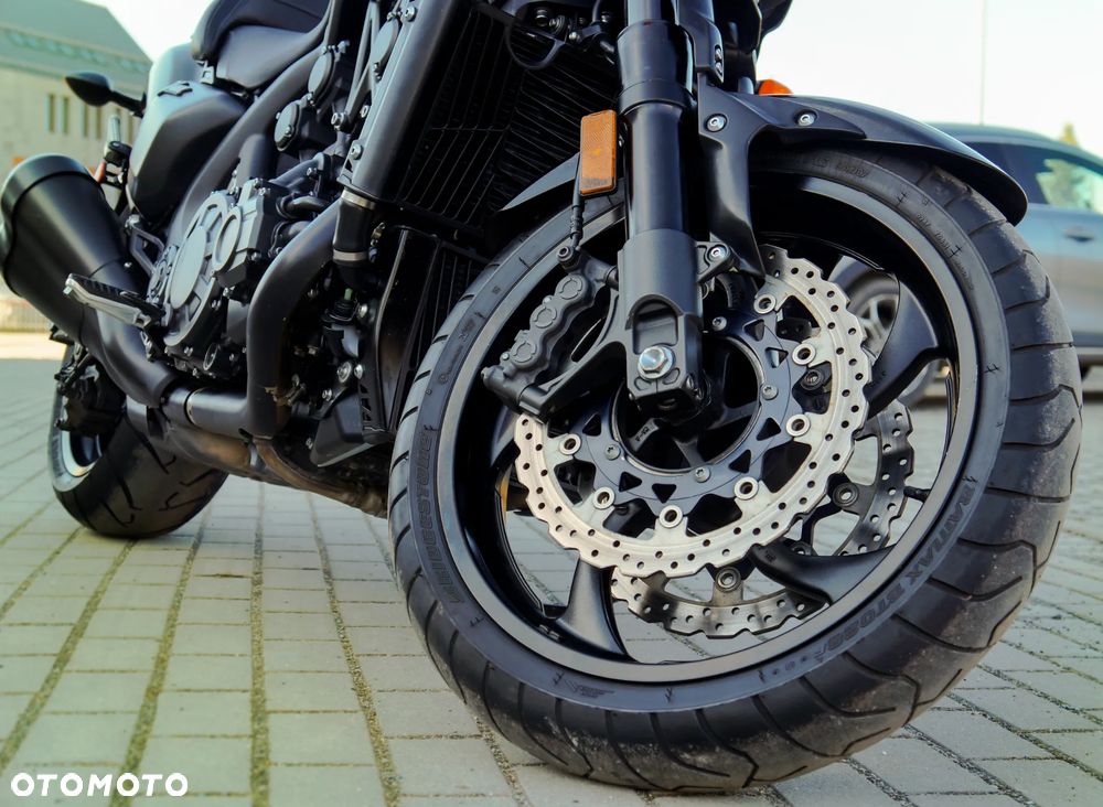 Yamaha V-MAX - 11