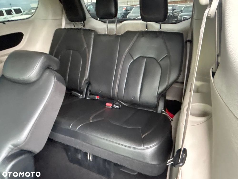 Chrysler Pacifica - 19