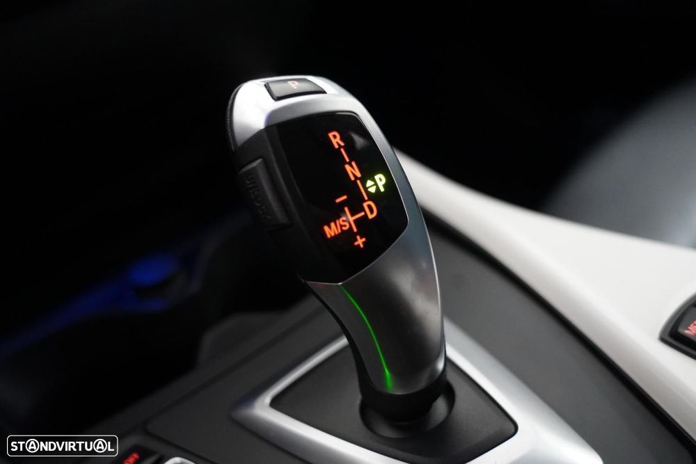 BMW 118 dA Line Urban - 15