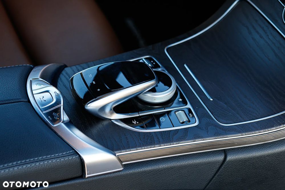Mercedes-Benz Klasa C 300 Cabrio 9G-TRONIC AMG Line - 16
