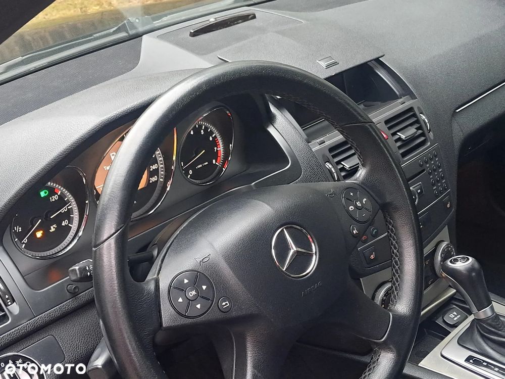 Mercedes-Benz Klasa C 200 CGI Automatik BlueEFFICIENCY Special Edition - 9
